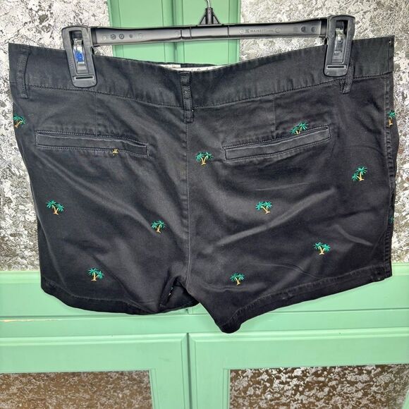 Jones & Co. Jones New York Black Palm Tree shorts. Size 8 Embroidered palm trees - Picture 4 of 8